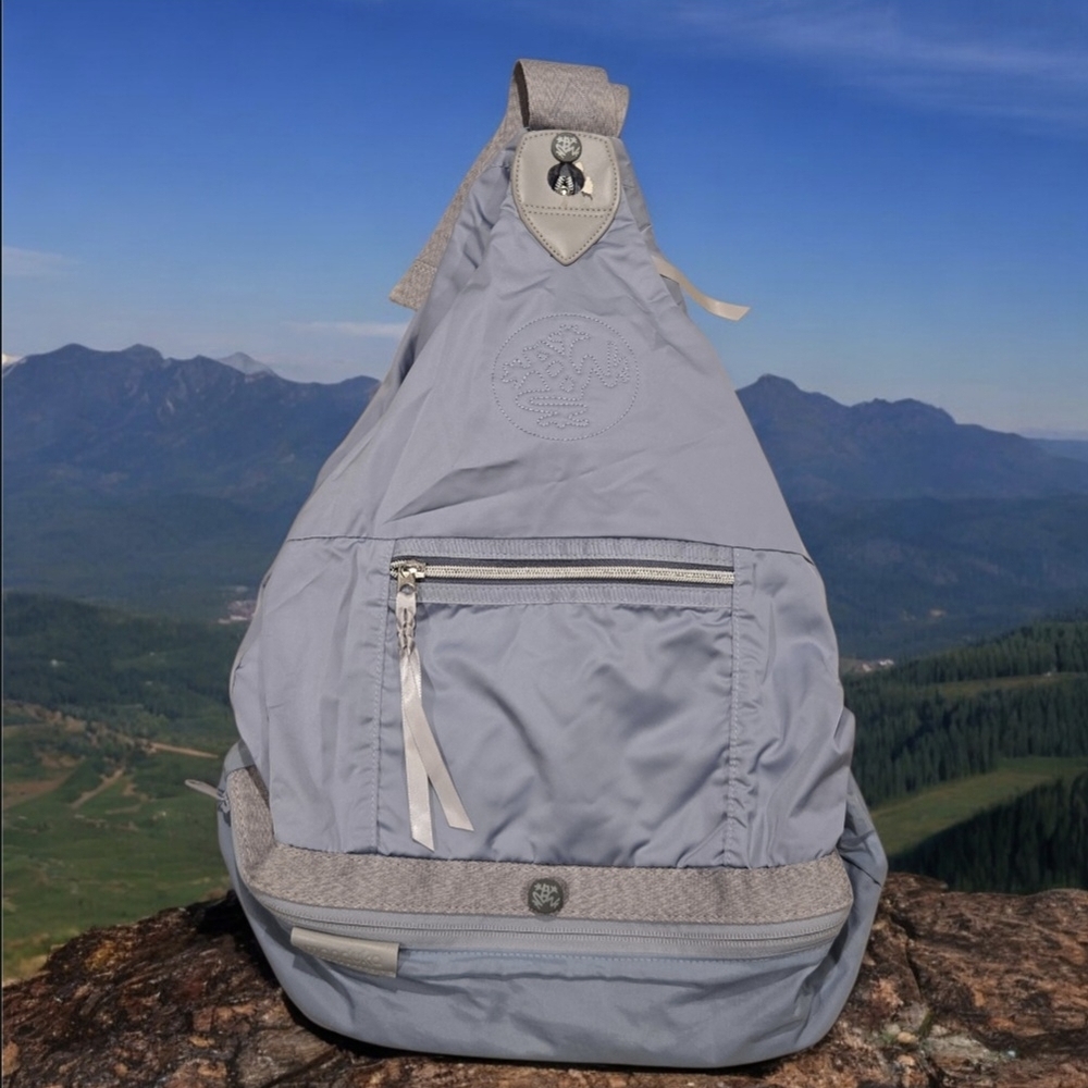 Manduka Be Series Rucksack in Light Blue